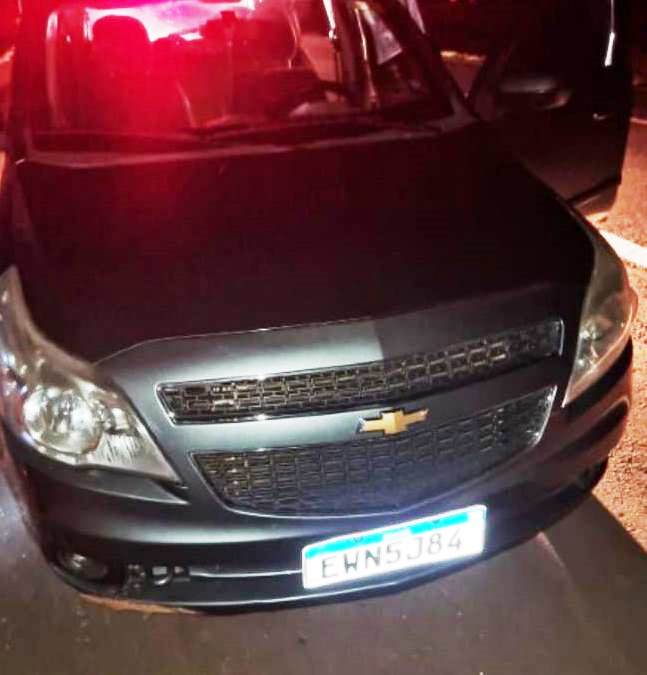 Foto 2 de 2 — Motorista de aplicativo e passageira são mantidos como reféns